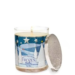 ขวดแก้วใส่เทียนหอมทรงสูง 8 ออนซ์ สีฟ้า Frozen Lake Blue Forest พร้อมฝาปิดสีเงินลายนูน สำหรับตกแต่งบ้านสไตล์ Cozy Chalet Lounge - Product Image 1