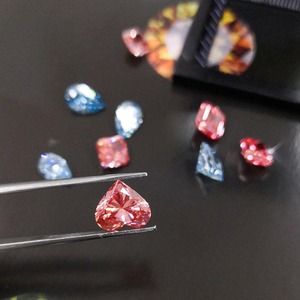 Diamants de laboratoire non montés de 1,00 à 1,05 ct, couleurs fantaisie rose, bleu, jaune, vert, type CVD 2A, formes ovale, poire, coussin, radiant. - Product Image 2