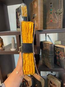 Cuaderno de Tapa Dura de Cuero Azul Hecho a Mano de Alta Calidad - Diario Vintage con Grabado de Mariposa, Papel con Borde Decorativo, 100 Hojas - Product Image 2