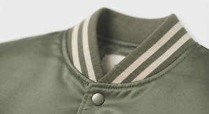 Chaqueta Varsity Impermeable de Satén Verde Oliva para Hombre, Cuello Alto, Cierre de Botones, Ropa Exterior Casual de Invierno - Product Image 4