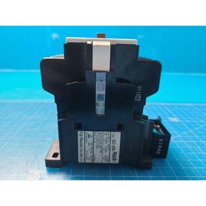 คอนแทคเตอร์แม่เหล็กฟูจิ SC-2N ใช้เป็นอะไหล่อุปกรณ์เซมิคอนดักเตอร์รุ่นเก่า - Product Image 1