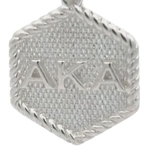 Collier Hexagonal AKA, Petit Pendentif Élégant Plaqué Or, Bijou pour Femme, Accessoire de Mode de Luxe avec Design Géométrique Moderne - Product Image 6