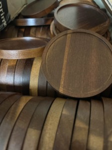 Elegantes tablas de cortar de madera y tablero de ajedrez de resina, tabla de quesos perfecta, tabla de cortar con logotipo personalizable al por mayor de la India - Product Image 6