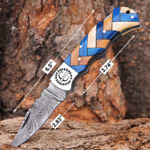 Navaja Plegable Artística con Punta Afilada, para Uso General y Bricolaje, de Acero de Damasco, con Mango Recto de Madera y Diseño Floral Grabado, con Soporte para el Pulgar - Product Image 2