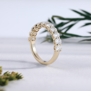Bague de mariage éternelle en or avec diamants ovales de luxe, bijoux raffinés pour femmes, idéale pour un anniversaire - Product Image 2