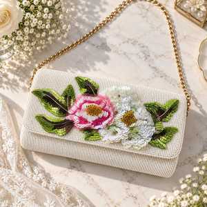 Pochette personnalisée à perles avec fleurs à sequins blancs, pochette de mariée - Product Image 6