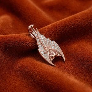Pendentif Aile de Chauve-Souris Or Rose Moissanite Sertie de Pierres Bijoux de Rappeur pour Hommes Femmes Bijoux de Mode Streetwear Cadeau - Product Image 3