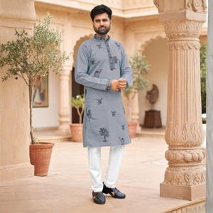 Conjunto de Kurta y Pijama de Seda Romana en Tonos Pastel con Bordado y Bolsillos Laterales para la Colección Festiva - Product Image 5