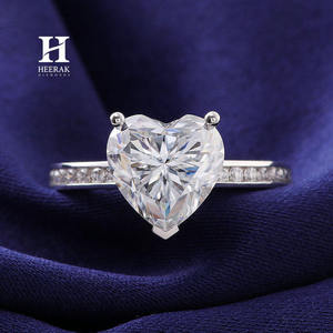 Anillo de Compromiso Romántico con Diamante Cultivado en Laboratorio de Corte Corazón de 2ct 3ct, Oro Blanco de 14K, Banda Pavé con Incrustaciones, Anillo de Boda con Forma de Corazón - Product Image 3