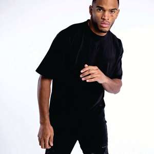 Camiseta de algodón 100% de color sólido al por mayor para hombre, cuello redondo, básica, informal, para uso diario, corte holgado. - Product Image 1