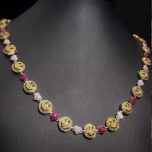 Collar con colgante de cadena tipo tenis de plata 925 y oro 14K, con moissanita de color personalizada, diseño de cara sonriente y corazón rosa, para unisex - Product Image 1