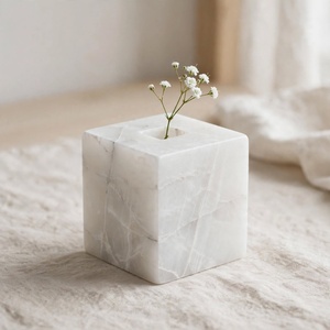 Vase à fleurs en cube d'onyx blanc, fait main, minimaliste, pour une seule branche, décoration en bloc de pierre pour la maison et la cuisine, très demandé. - Product Image 1