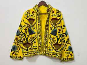 Blouson Bomber Respirant Tricoté Main Brodé Kantha en Coton Indien pour Femme, Style Bohème Ethnique, Vêtement de Festival Matelassé avec Lettres - Product Image 3