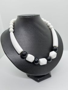 Collier en résine fait main avec un design artistique unique, pendentif en époxy coloré pour femmes, accessoires de mode et cadeau - Product Image 6