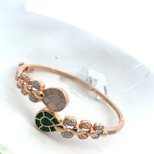 Pulsera de Oro Rosa de 18K con Malaquita y Madreperla - Product Image 4