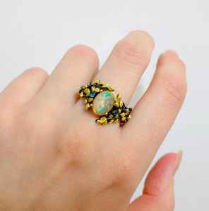 Bague élégante en opale naturelle multicolore, conçue pour un jeu de couleurs éclatant, une beauté gracieuse et un attrait de luxe intemporel. - Product Image 2