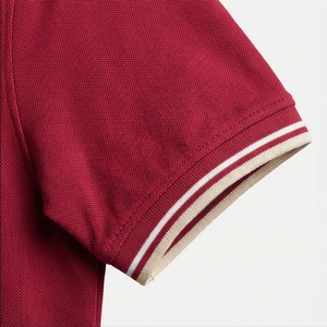 เสื้อโปโลผู้ชายสีแดง แขนสั้น ผ้าคอตตอนปิเก้ สวมใส่สบาย ระบายอากาศได้ดี ทรงปกติ ดีไซน์ถักแบบเรียบ - Product Image 5