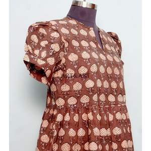 Robe midi bohème en coton lavable et écologique à imprimé floral, faite à la main, à manches courtes, pour femme, style décontracté, coupe trapèze, idéale pour l'été et la plage - Product Image 4