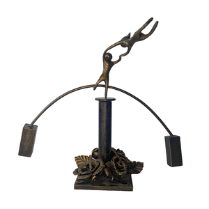 Sculpture d'art en fer forgé auto-équilibrée, faite à la main, élégante, pour la décoration de bureau à domicile, cadeau artisanal moderne en métal - Product Image 1