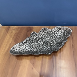 Bandeja de Aluminio con Acabado Antiguo, Diseño Único, Decoración para el Hogar, Diseño Artesanal, Artesanía Metálica - Product Image 1