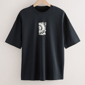 T-shirt Streetwear Homme Coupe Ample en Polyester/Coton Lavé Style Gothique Sombre 220g avec Logo Personnalisé Sérigraphié - Product Image 1