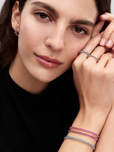 Elegantes Pendientes de Oro con Diseño de Trébol y Esmeralda para Mujer, Pendientes de Oro con Esmeralda de 4 Pétalos, Joyería de Diseño - Product Image 3