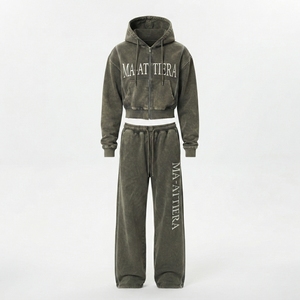 Conjunto deportivo de dos piezas para mujer: sudadera con capucha corta con cremallera y pantalones jogger de pierna ancha - Product Image 4