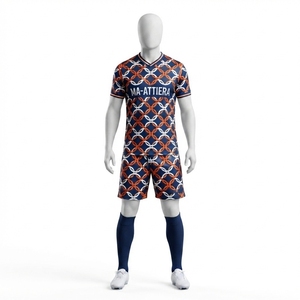 Ensemble d'uniformes de football personnalisés à motif géométrique bleu marine, orange et blanc, respirant, maillot de football à manches courtes et short - Product Image 3