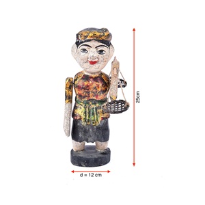 Fabriqué au Vietnam Décoration d'intérieur Faire des cadeaux OEM Marionnette à eau tante portant 2 paniers sur un trou de bambou - Product Image 4