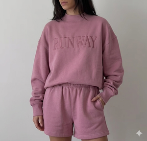 Conjunto de Top Moderno con Cuello Alto y Pantalones Cortos para Mujer, Cálido, Cómodo, de Corte Relajado, Elegante, Colección de Ropa para Uso Diario - Product Image 1