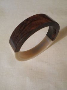 Brazalete de Resina Hecho a Mano, Forma Redonda, Multicolor, Joyería Artesanal, Accesorio de Moda, Artículo Coleccionable - Product Image 4