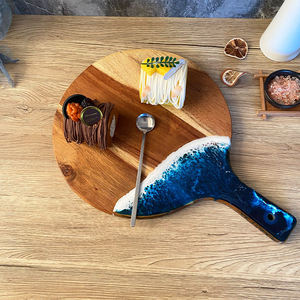 Tabla de cortar de resina con diseño de pingüino y ondas oceánicas grabadas con láser, tabla decorativa para charcutería, mango de madera, apta para lavavajillas - Product Image 6