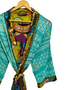 Robes kimono patchwork pour elle, vêtements de nuit, robe longue, kimono en soie sari recyclée vintage indienne fait main - Product Image 3