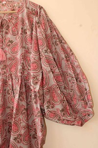 Vestido midi bohemio para mujer, de algodón puro, con estampado paisley, cuello con lazo de borlas y mangas abullonadas - Product Image 3
