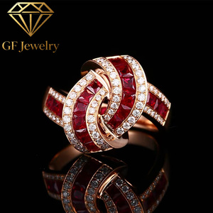 แหวนทองคำขาว 18K ประดับทับทิมสีแดงเลือดนกสังเคราะห์ทรงบิดเกลียว พร้อมเพชรประดับ แหวนหรูหราสำหรับผู้หญิง - Product Image 1