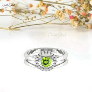 Anillo de Oro Sólido de 14k Hecho a Mano con Peridoto Redondo Genuino de 5mm y Halo de Diamantes, Joyería Fina Personalizada de Fabricante - Product Image 2