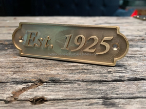 ป้ายประตูทองเหลืองขัดเงาเฉพาะรุ่นที่มีตัวอักษรแกะสลักเลียนแบบสไตล์ของตกแต่งบ้าน - Product Image 2