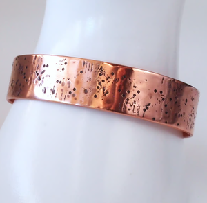 Brazalete de Metal Sólido con Textura Lisa Auténtica, Joyería Metálica Moderna, Diseño Exquisito, Regalo Promocional Novedoso - Product Image 1