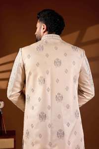 Sherwani Festivo para Hombre con Cuello Mandarín, Diseño de Arco Herencia Simétrico, Sin Arrugas, Ropa Básica Premium con Toque Divino - Product Image 5