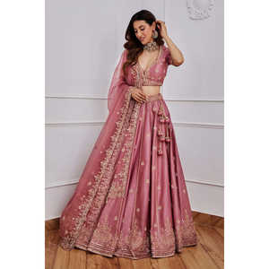 Vêtements de soirée pour femmes de créateur Lehenga Choli avec séquence et ensemble de travail Zari - Product Image 1