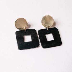 Bijoux en résine de haute qualité, boucles d'oreilles en résine fabriquées en Inde, boucles d'oreilles faites à la main pour femmes et filles, look classique - Product Image 5