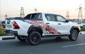 PRÊT À EXPÉDIER 2025 Hilux Adventure 4.0L Titre propre Garantie 3 ans - Product Image 2