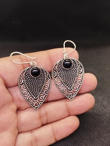 Boucles d'oreilles en onyx noir naturel et laiton |   Boucles d'oreilles pendantes en pierres précieuses faites à la main |   Bijoux en gros - Product Image 5