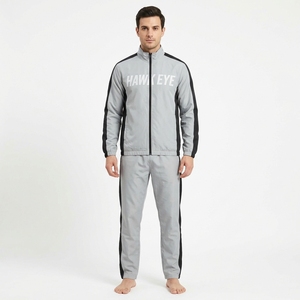 Conjunto deportivo de dos piezas con estampado de letras grises para hombre, chaqueta con cremallera y cuello alto, pantalones largos deportivos - Product Image 4