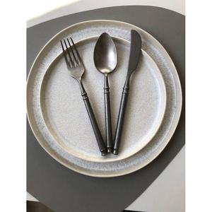 Ensemble de couverts en métal antique en étain, 3 pièces (cuillère, fourchette, couteau) pour hôtels et événements, designs personnalisables - Product Image 4