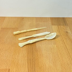 Cuillère à servir en nacre naturelle ILAHI, faite à la main, style bohème, blanche, non toxique, en plastique PE, pour fêtes, Uttar Pradesh - Product Image 3