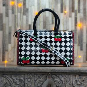 Bolsa de Lona de Cuero con Diseño a Cuadros Blanco y Negro, Bordado de Cerezas, Asa Superior y Cierre de Cremallera, Estilo Casual - Product Image 2