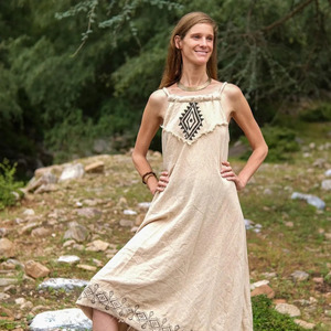 Vestido Maxi Boho de Algodón Khadi con Bordado Geométrico Tribal, Espalda Descubierta, Vestido Largo, Ropa de Resort de Algodón Orgánico Ecológico - Product Image 1
