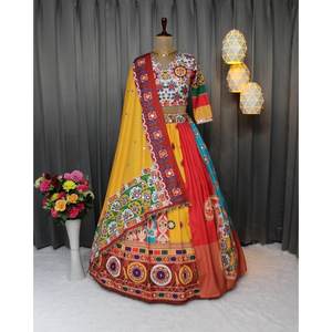 ATTARCATIVE BEURRE SOIE IMPRESSION NUMÉRIQUE AVEC RÉEL MIROIR TRAVAIL LEHENGA CHOLI AVEC DUPATTA JAUNE - Product Image 1