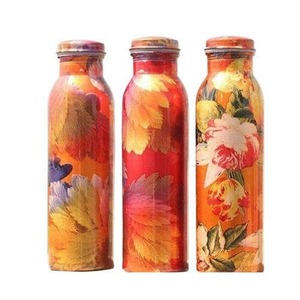 Ensemble de bouteilles d'eau en cuivre écologiques de luxe à double paroi avec motif imprimé unique, acheter directement auprès d'un fournisseur indien au prix de gros - Product Image 2